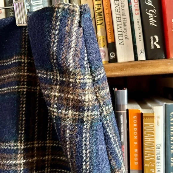 Boden British Tweed Moon Wool Navy Blue Tan Plaid Side Zip Pencil Skirt size 16L - Picture 2 of 8